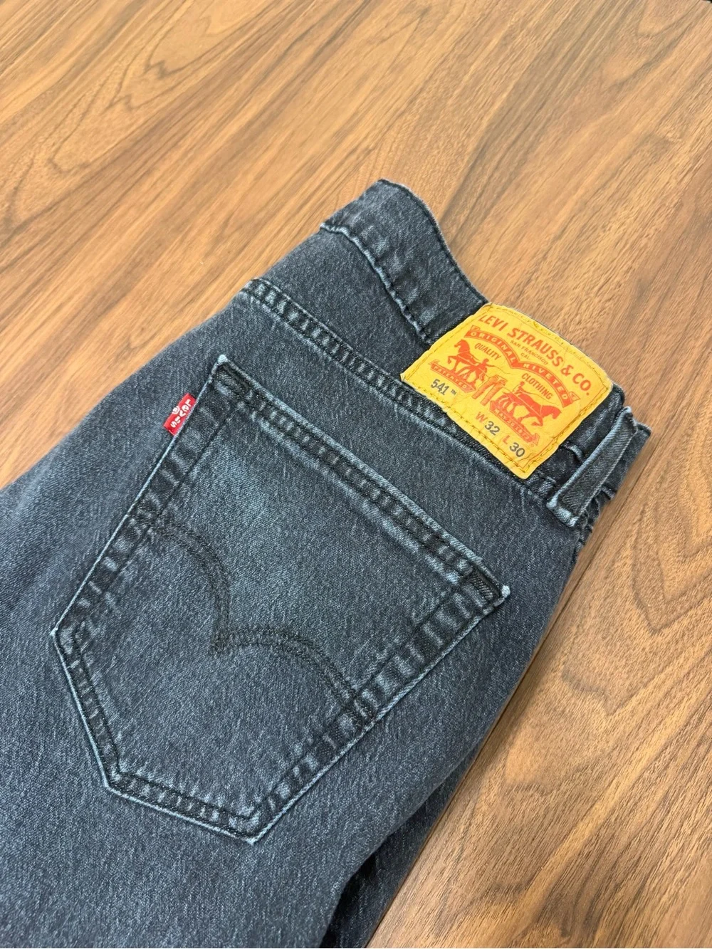 Levi's 541 Black  Straight Men's Jeans with Signature Patch